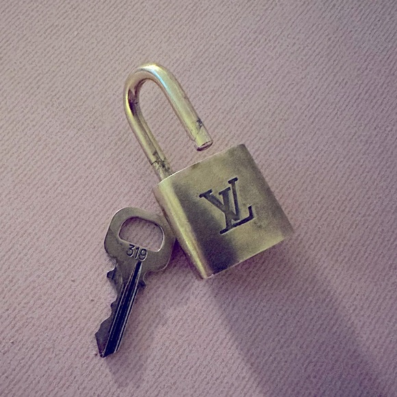 Louis Vuitton Lock & Key - Picture 2 of 3